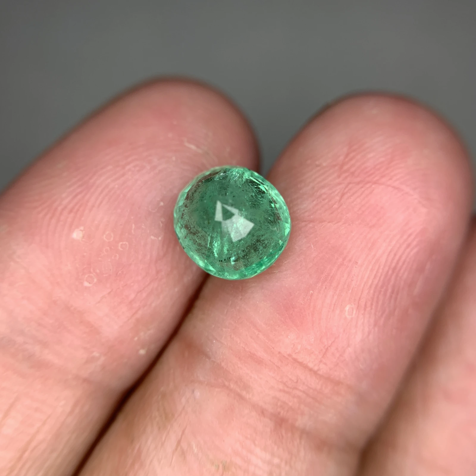 Natural Chitral Green Emerald 2.80ct  Faceted Oval Loose Gemstone — view 3